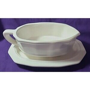 Vintage Pfaltzgraff Stoneware Heritage White Gravy Boat W/Under-Plate